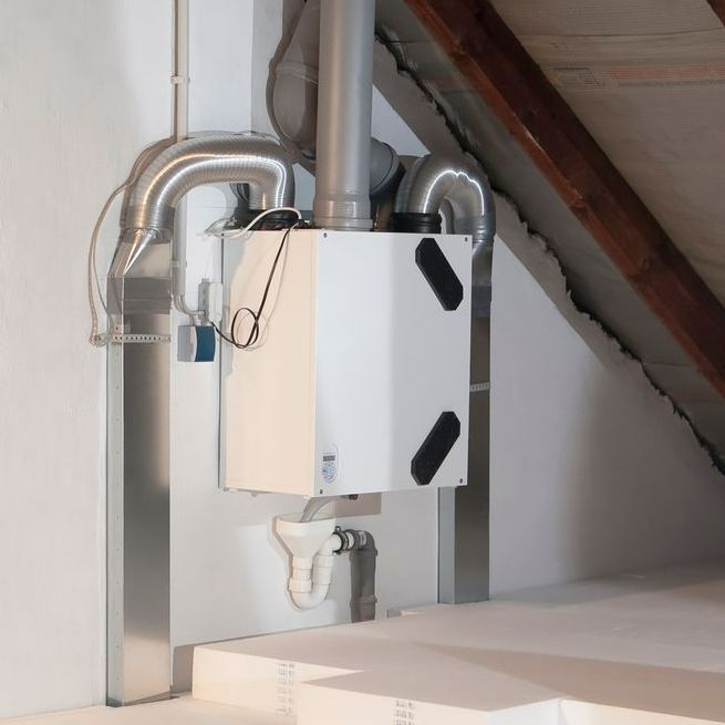 VMC à double flux installée dans un grenier