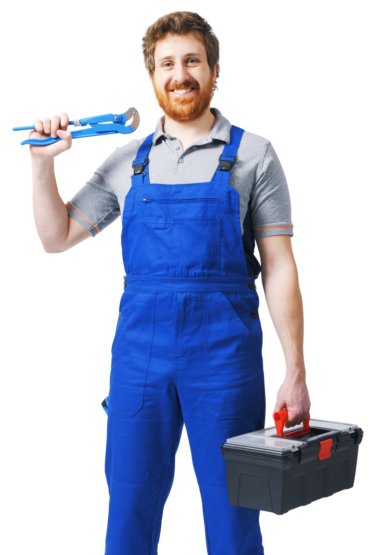 Un artisan qui tient un outil de plomberie