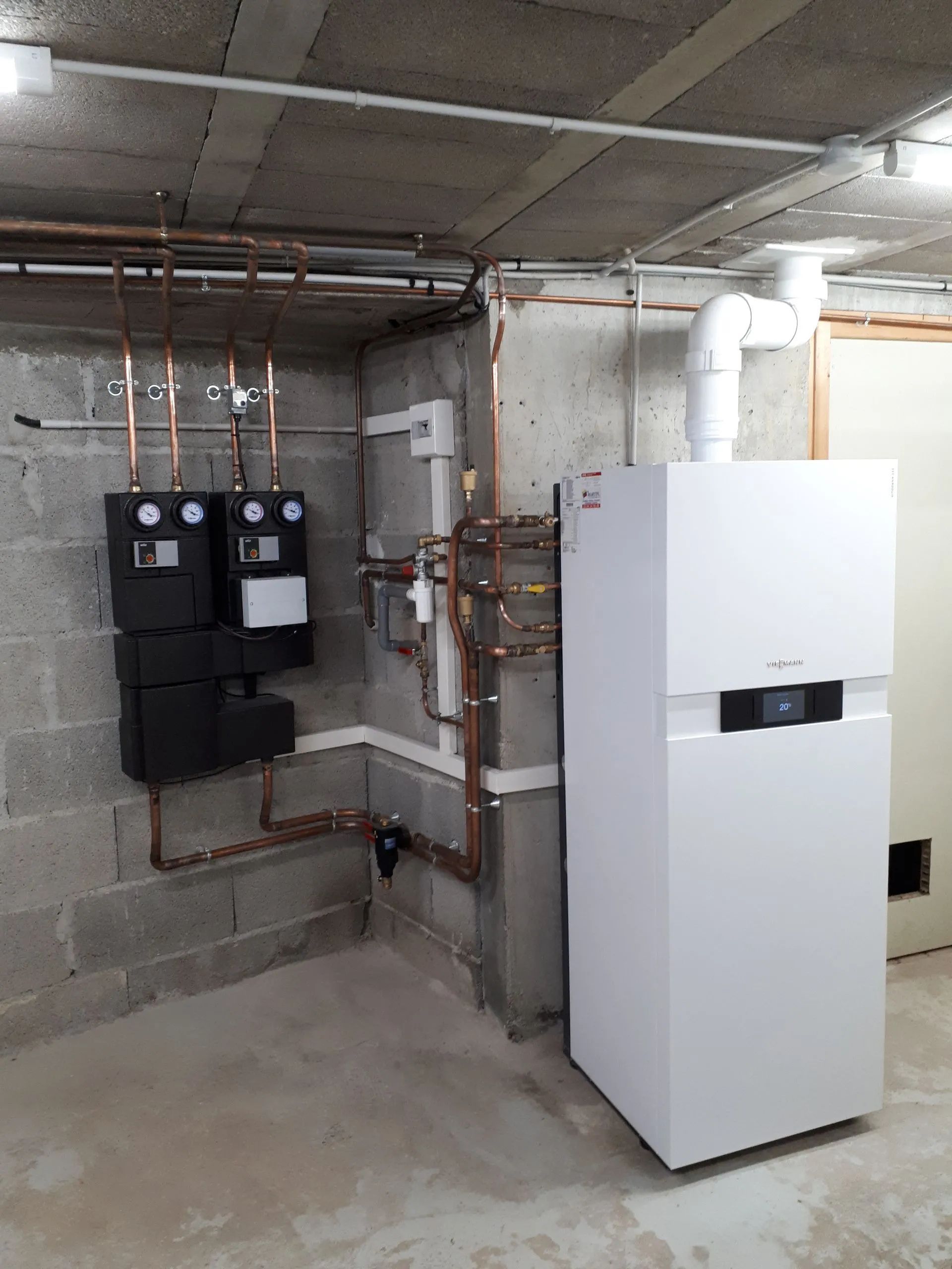 Chaudière à gaz reliée à deux circuits