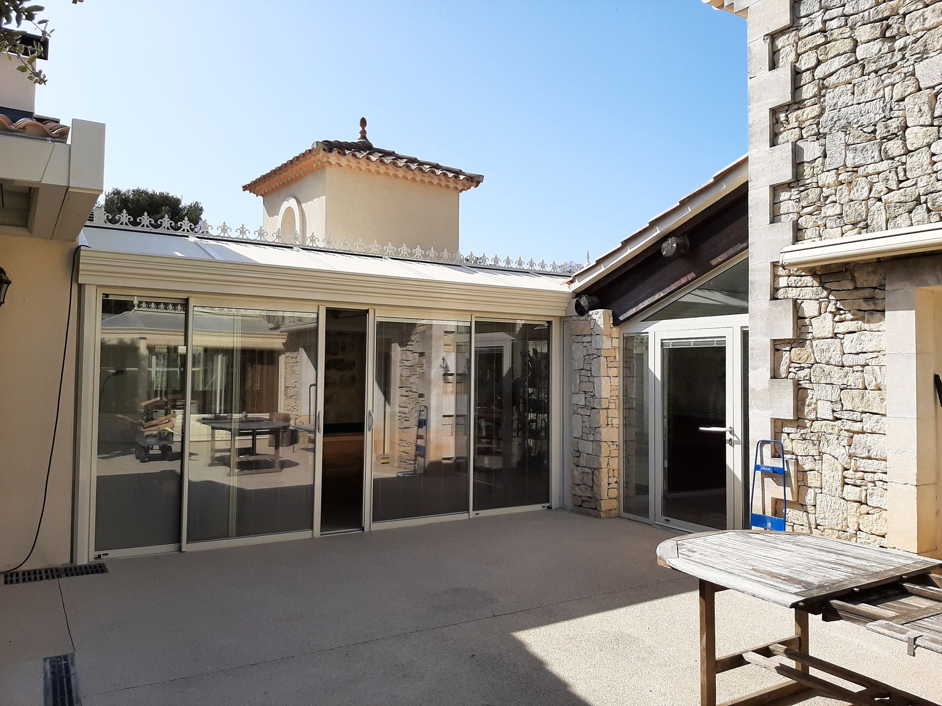 Les menuiseries d'une villa.