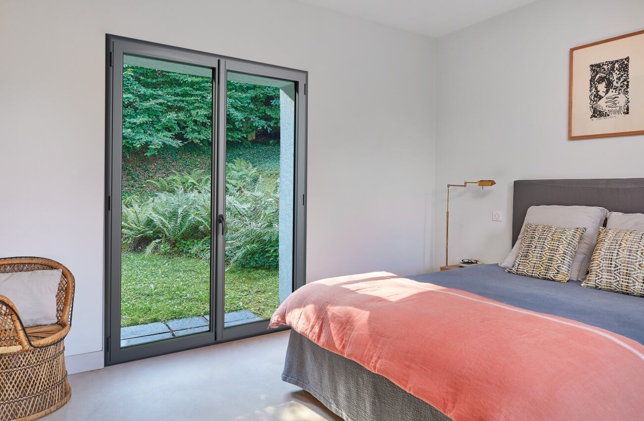 Une fenêtre en aluminium.