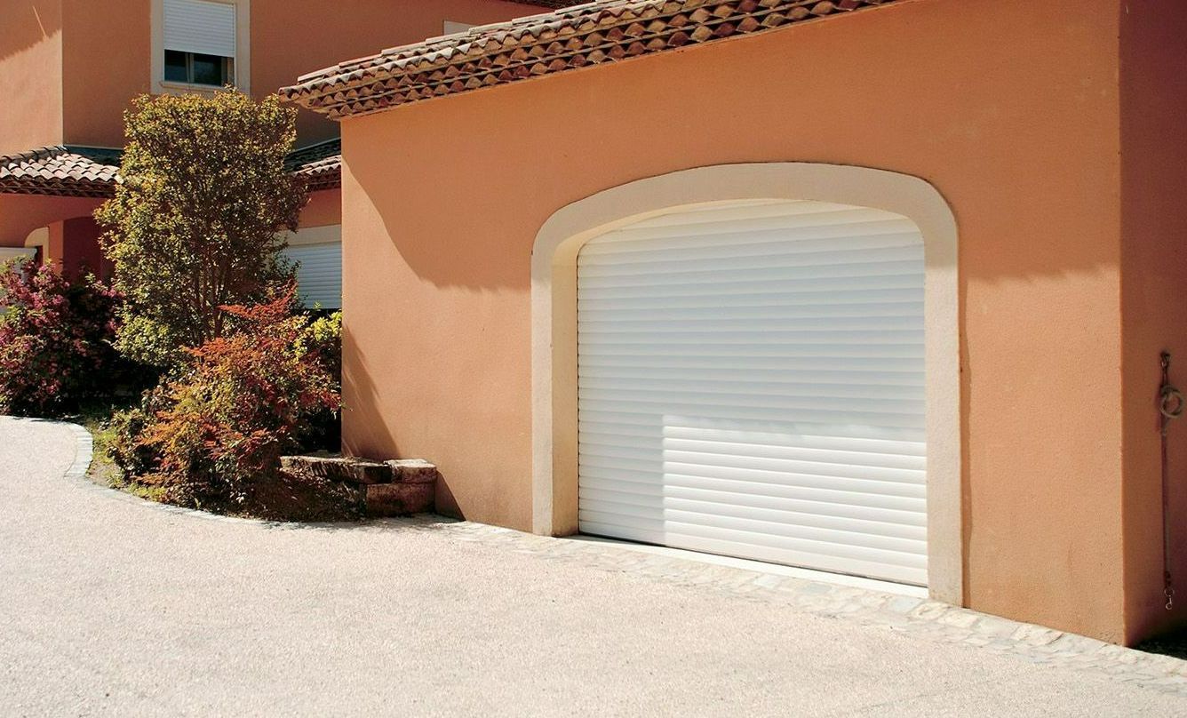 Une porte de garage.