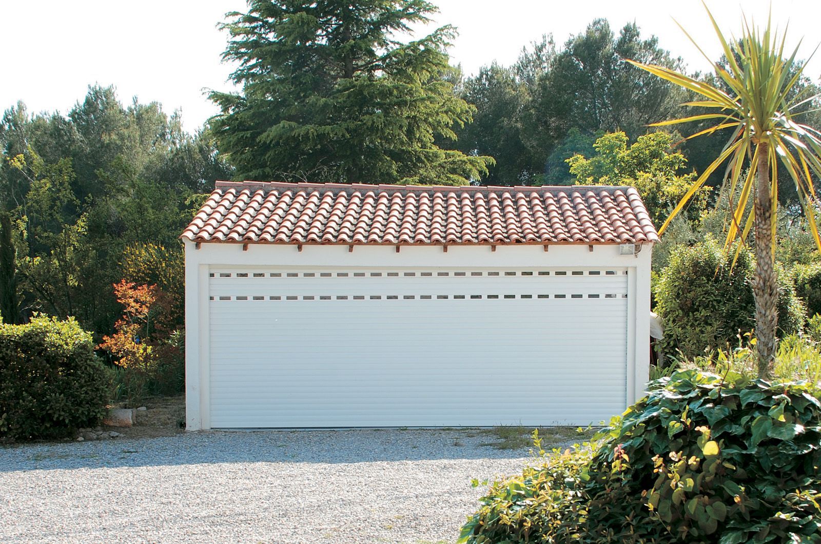 Une porte de garage à Carpentras.