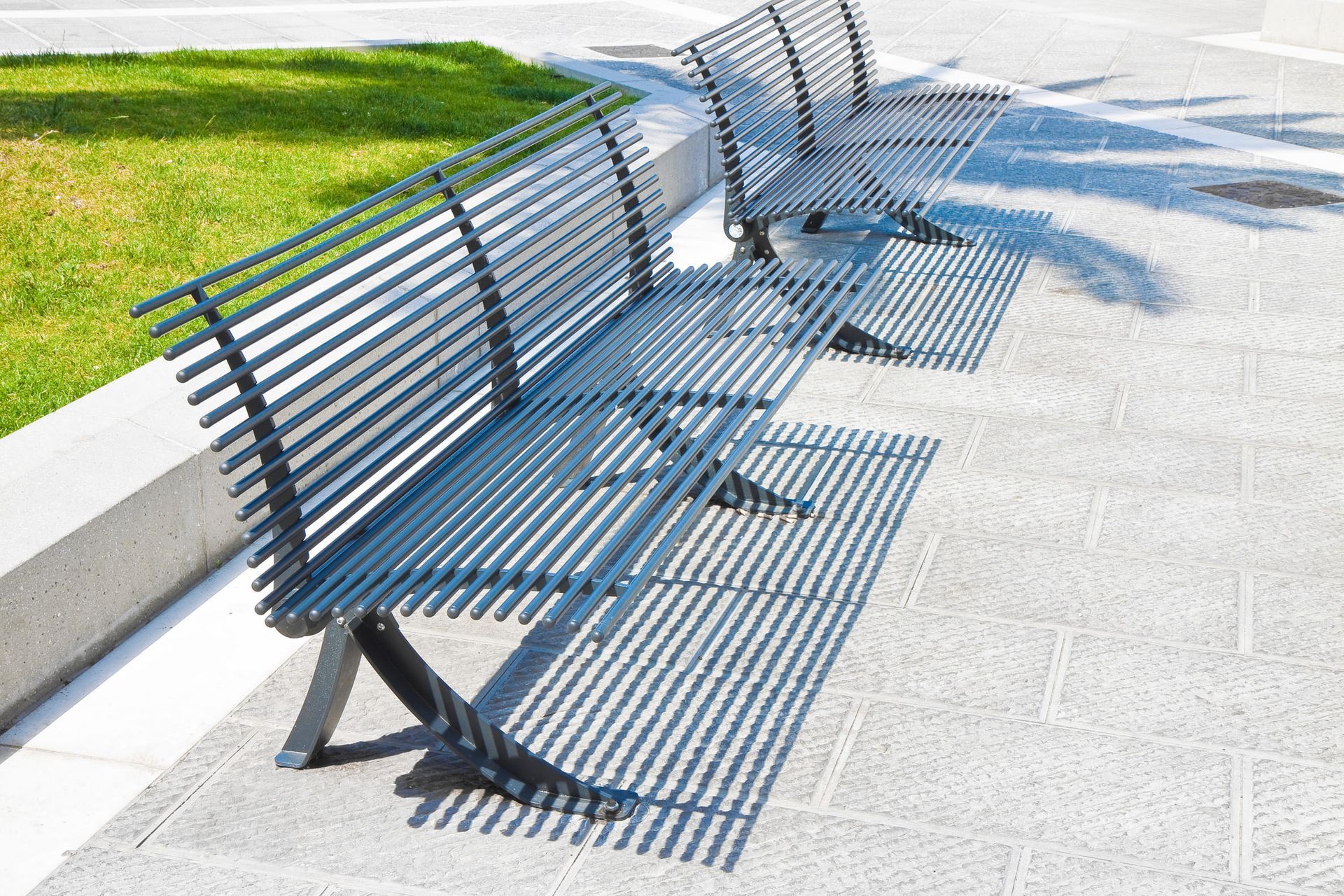 Bancs publics en acier