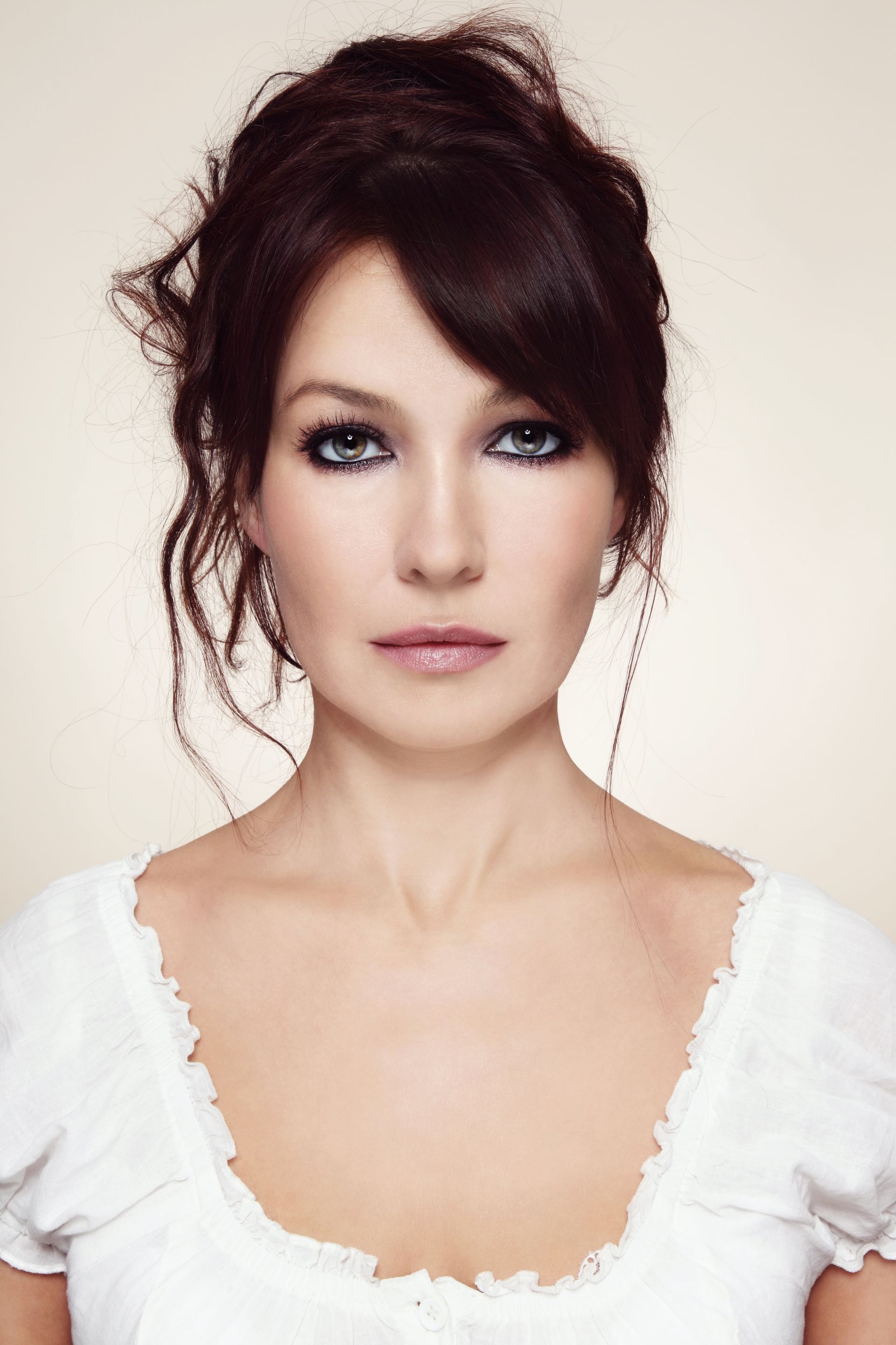 Belle femme avec une coloration