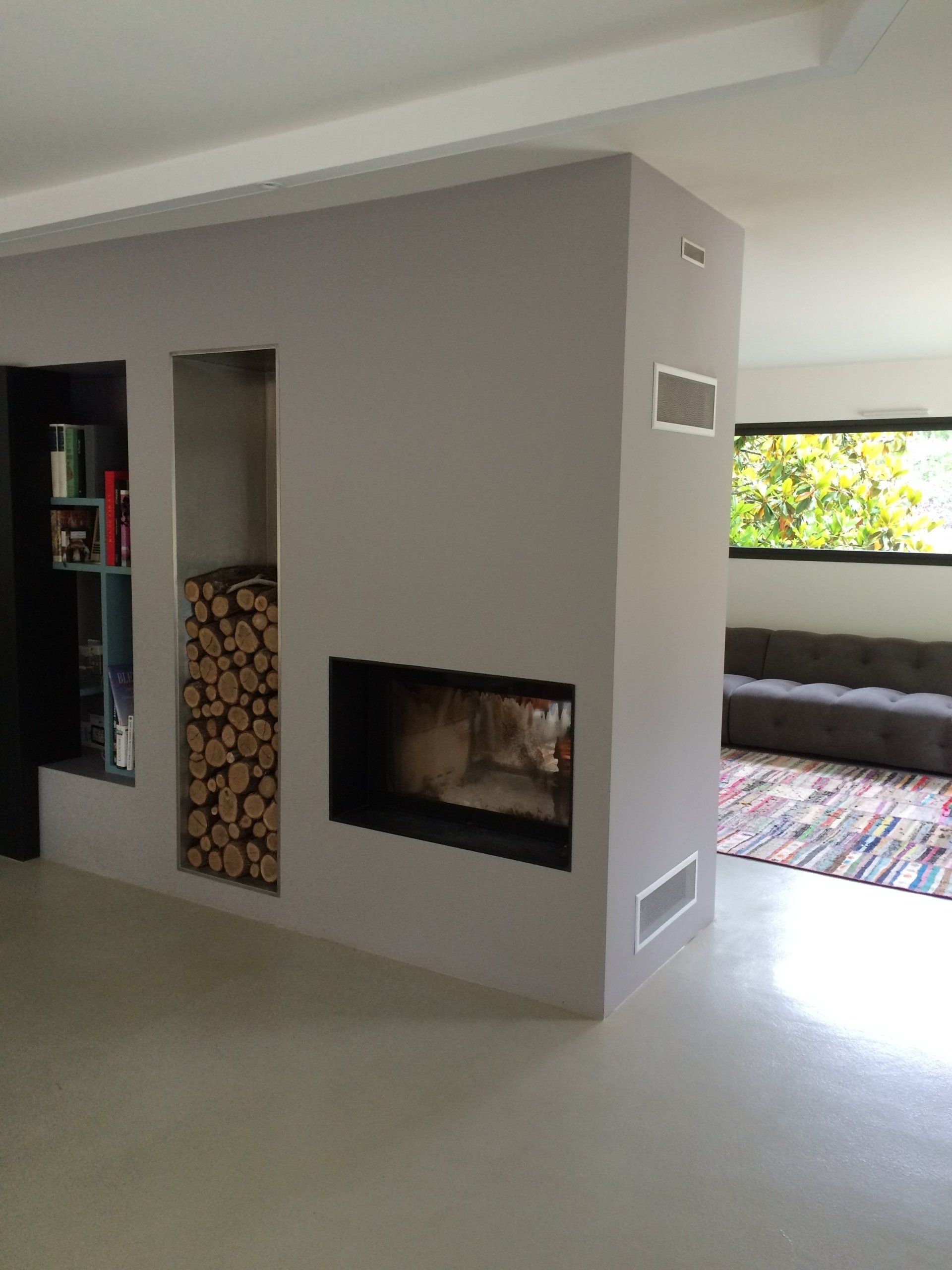 cheminée moderne à foyer fermé