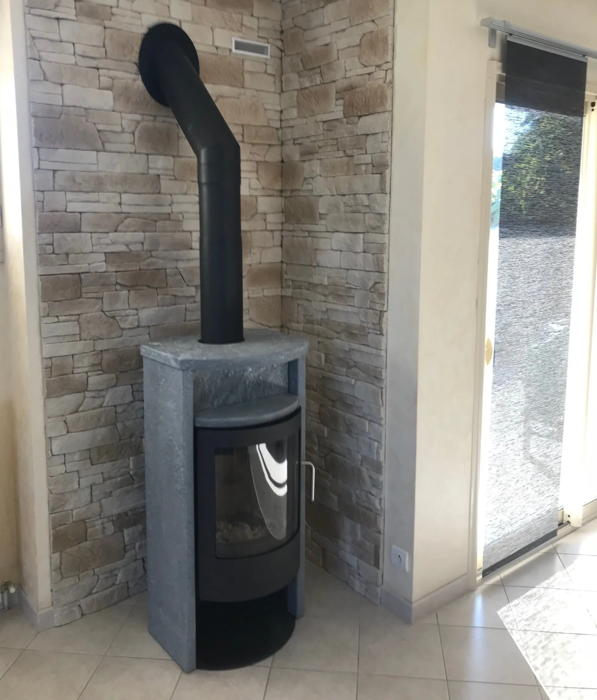 poêle à bois moderne