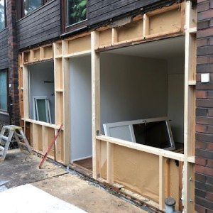 Julkisivun korjausta