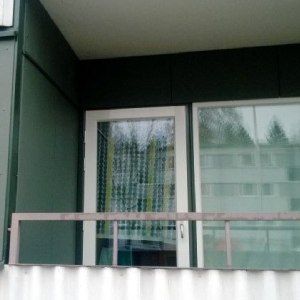 Parvekkeen oven remontti