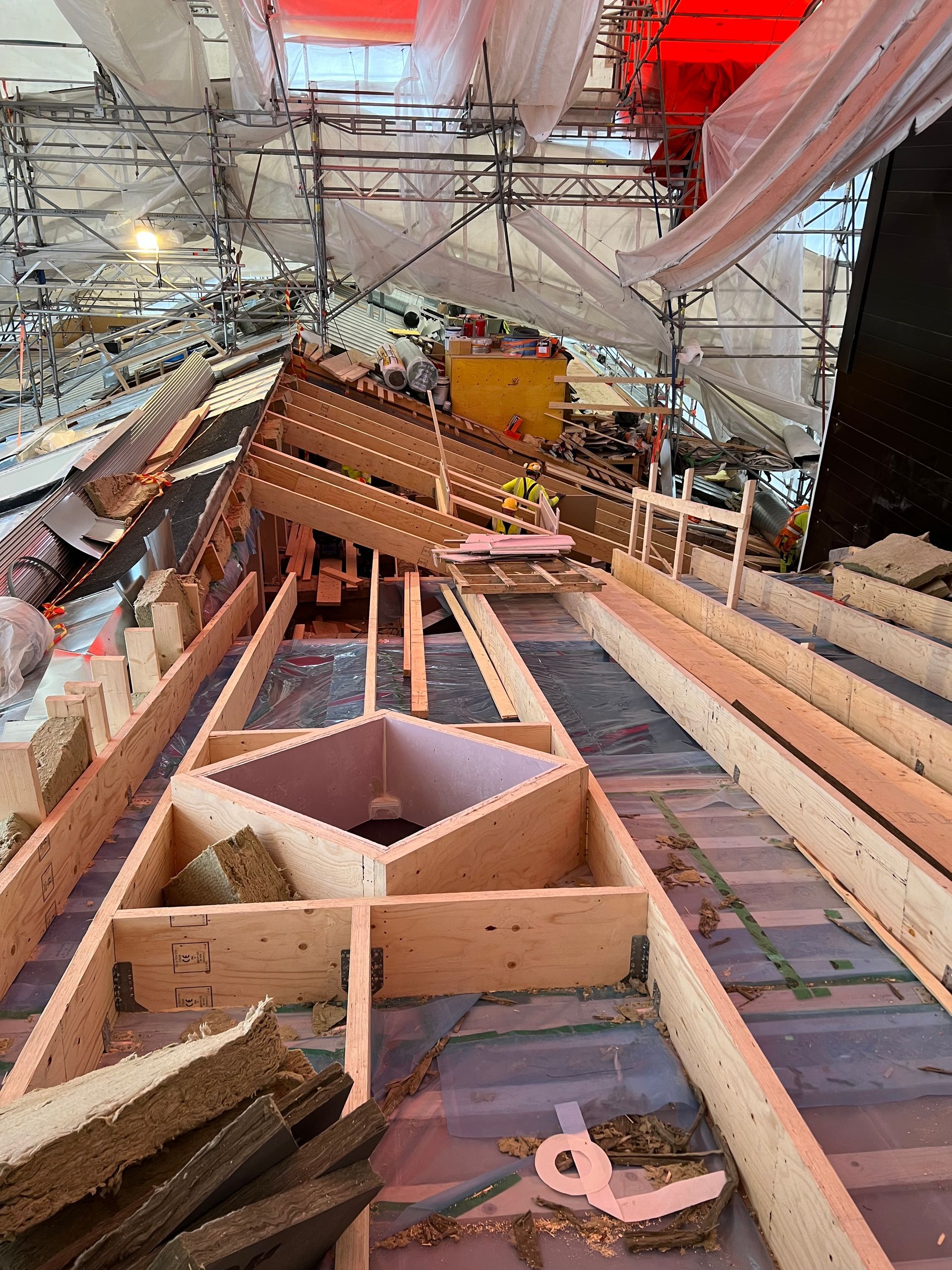 Parvekkeen oven remontti