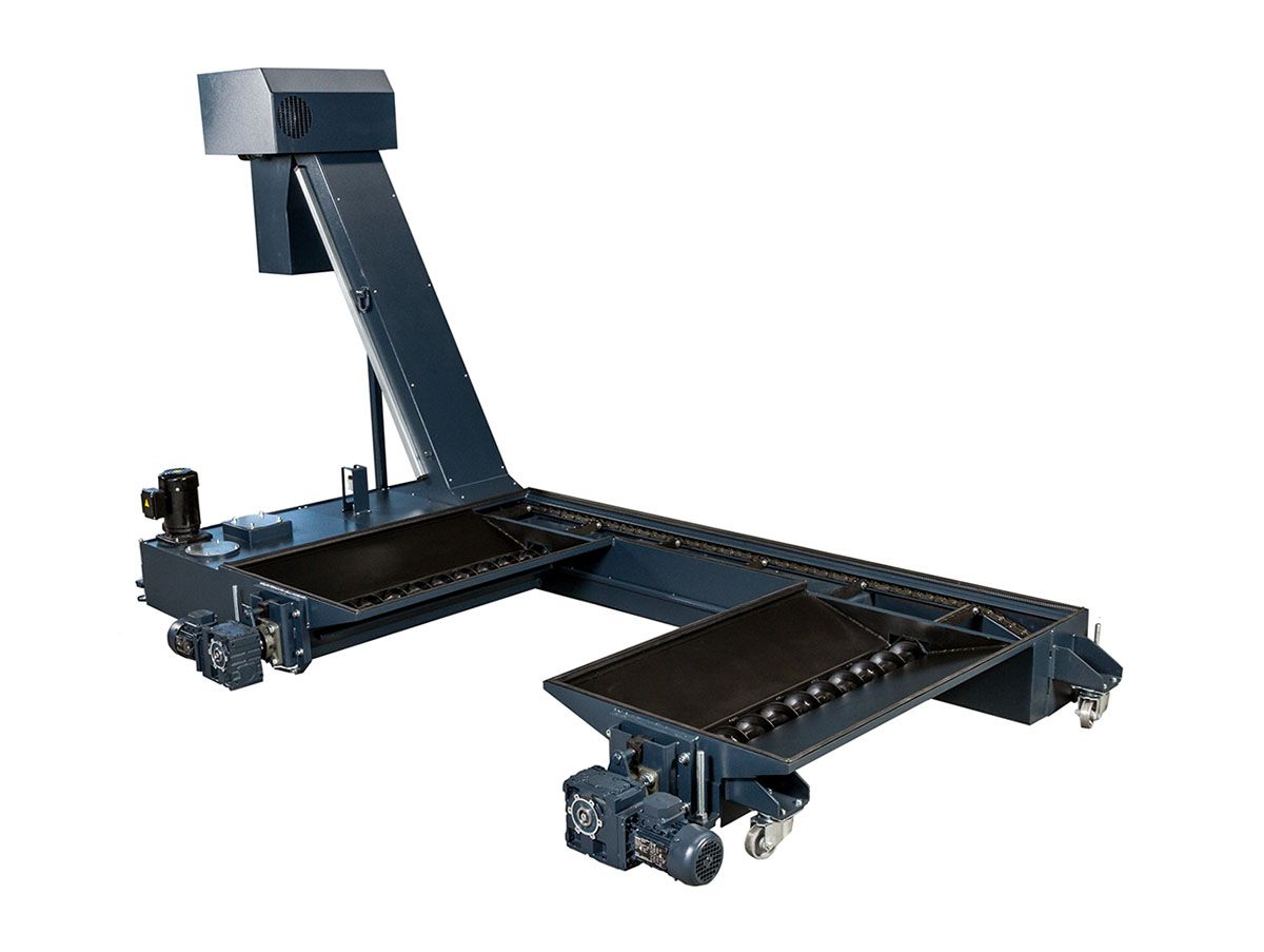 Große, weiß-blaue Industriemaschine in einer Fabrikhalle. Die Maschine hat Fenster und das Logo „SORALUCE“.