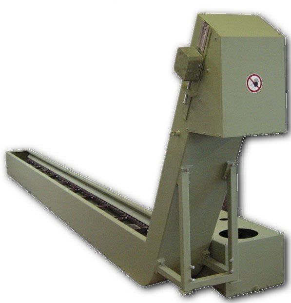 Industrielles Förderband im Aufzugsstil, khakifarben, abgewinkelt, mit einem Auffangbehälter am Boden.