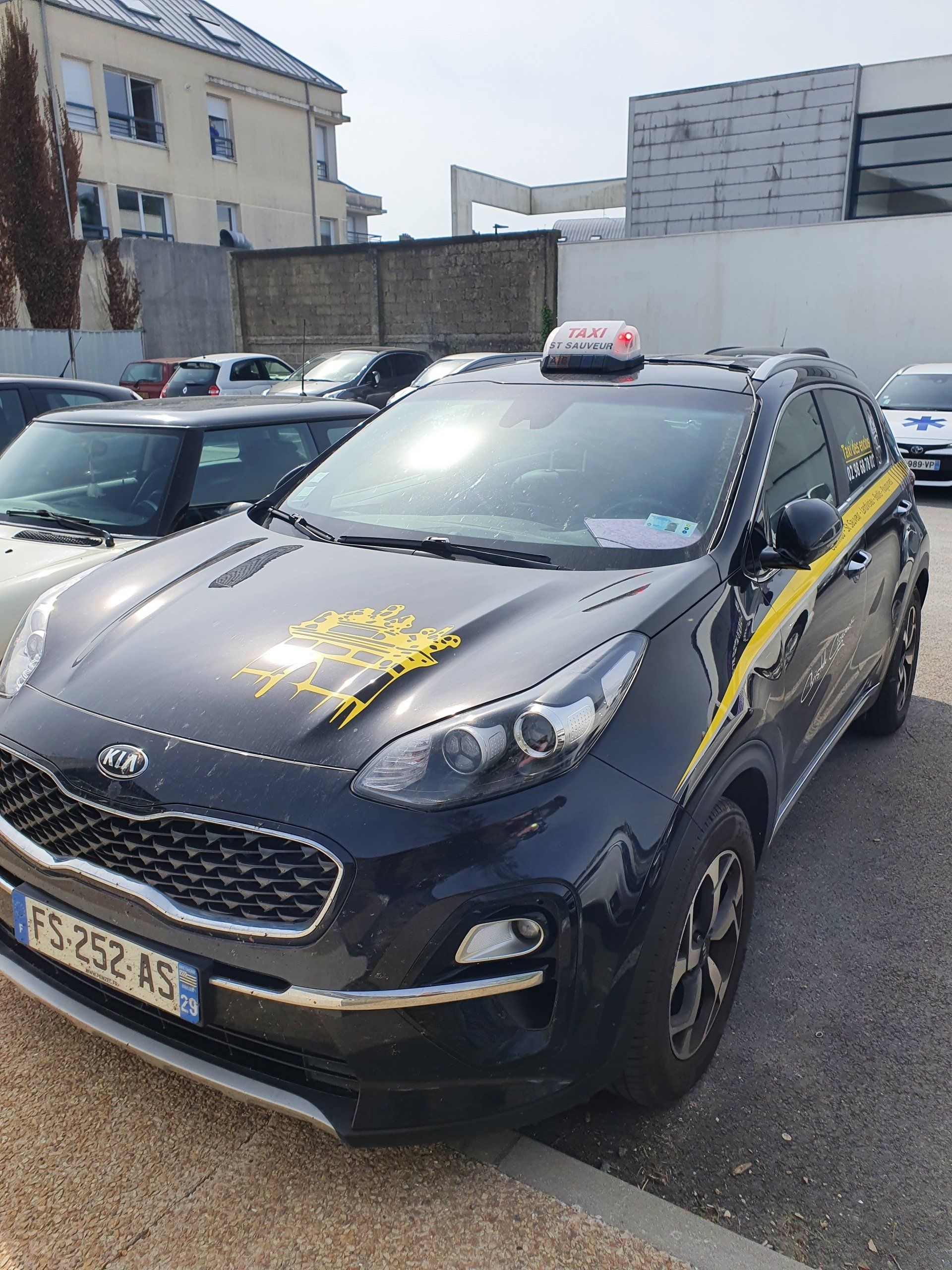Taxi, Sportage jaune