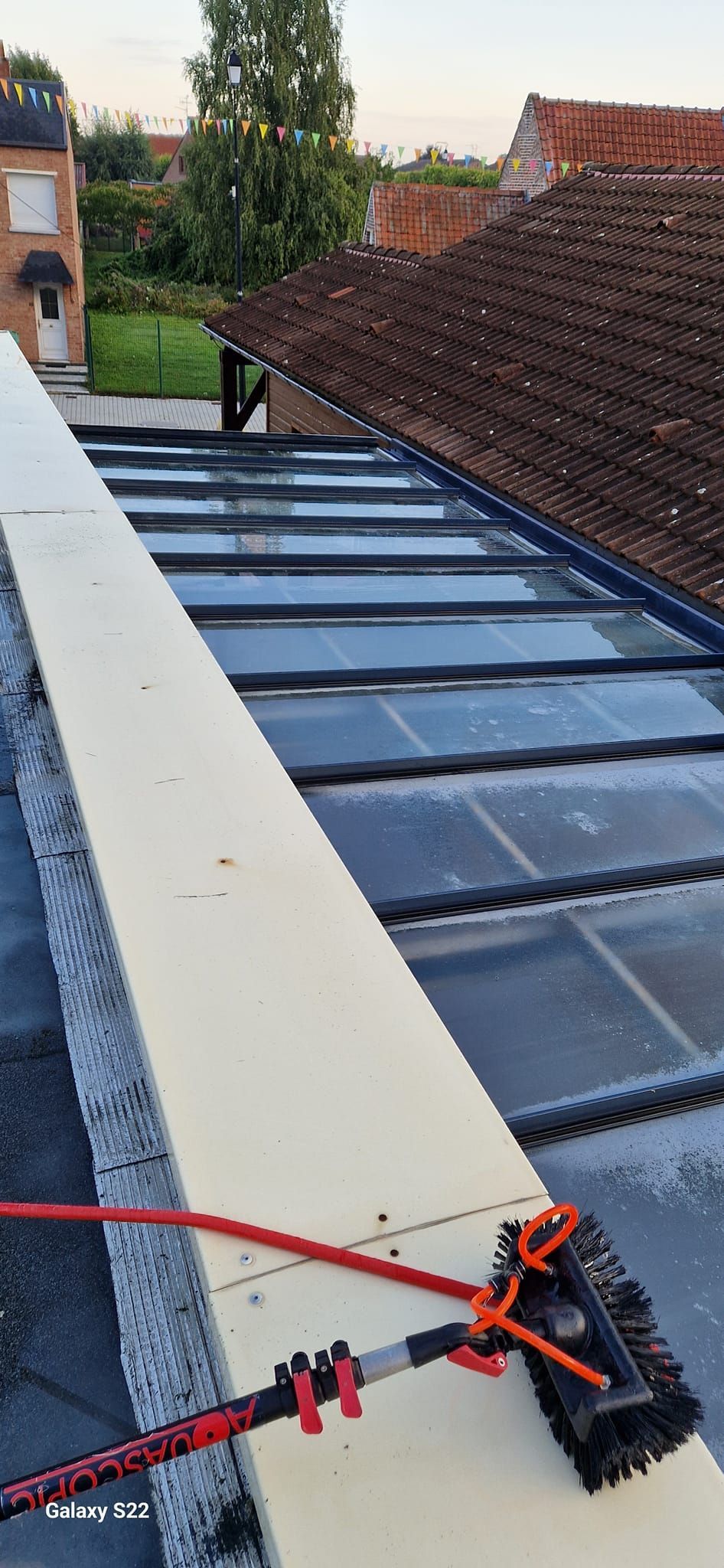 Vitrage en hauteur en cours de nettoyage