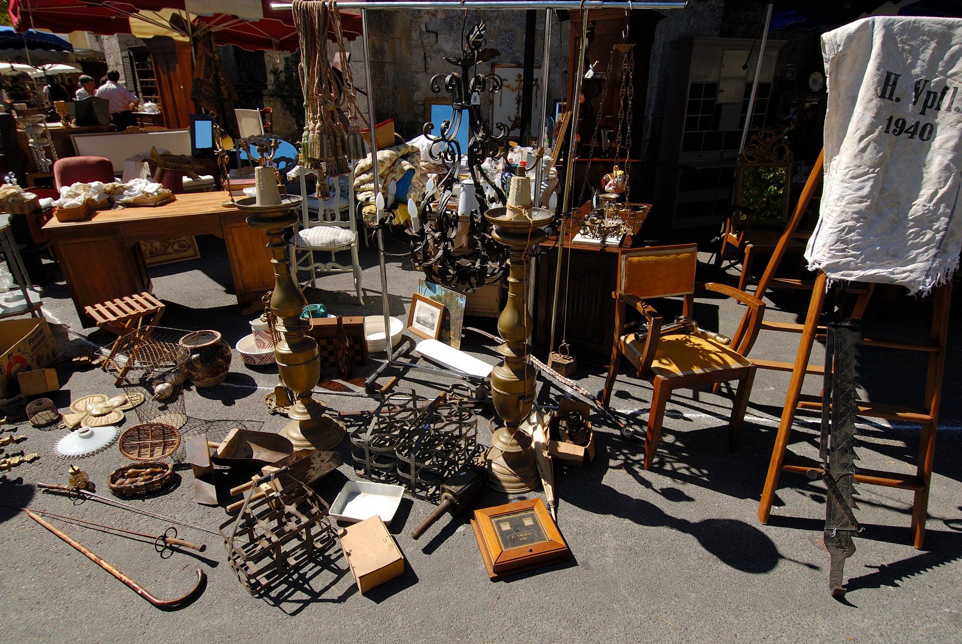 Vide Grenier31 Brocante vide grenier à Poitiers - Service de débarras