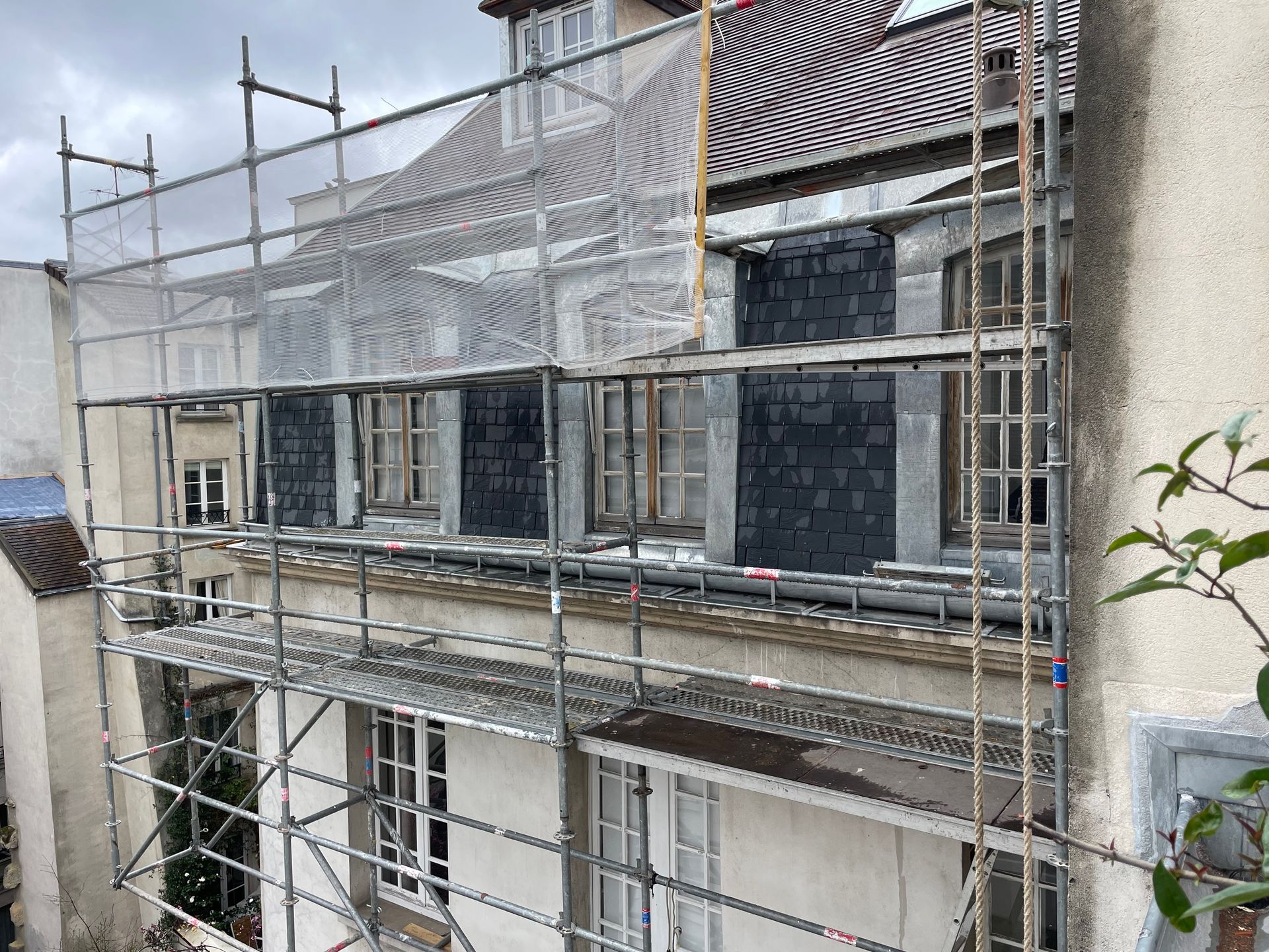 Échafaudage de façade pour le nettoyage