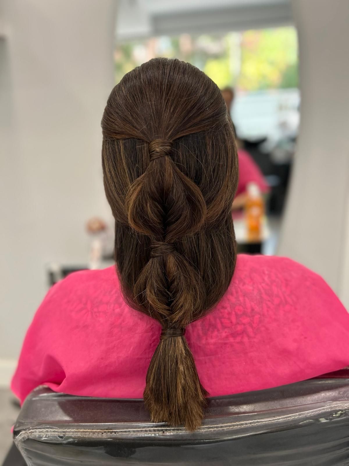 Peinado realizado en Blanco y Negro Estilistas
