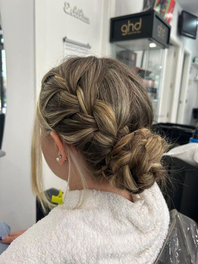 Peinado realizado en Blanco y Negro Estilistas