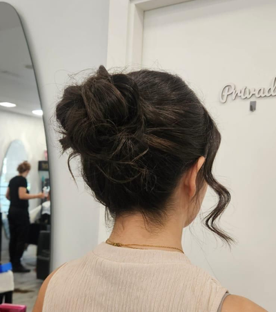 Peinado realizado en Blanco y Negro Estilistas