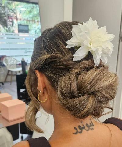 Peinado realizado en Blanco y Negro Estilistas