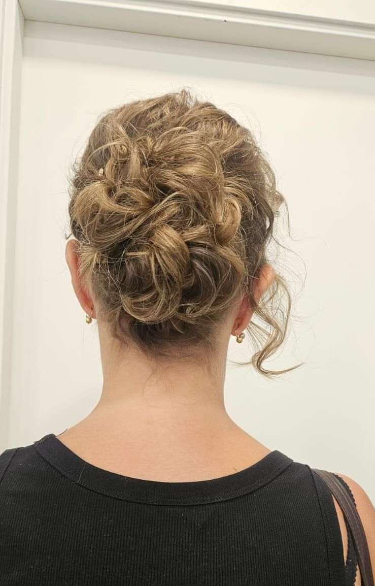 Peinado de mujer realizado en peluquería