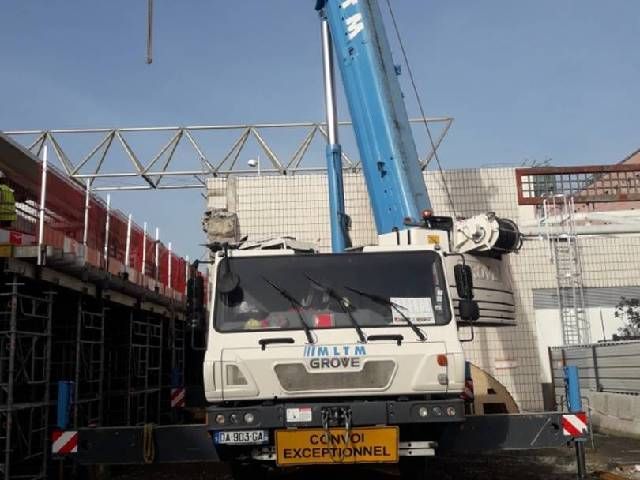 Un camion de type Grove