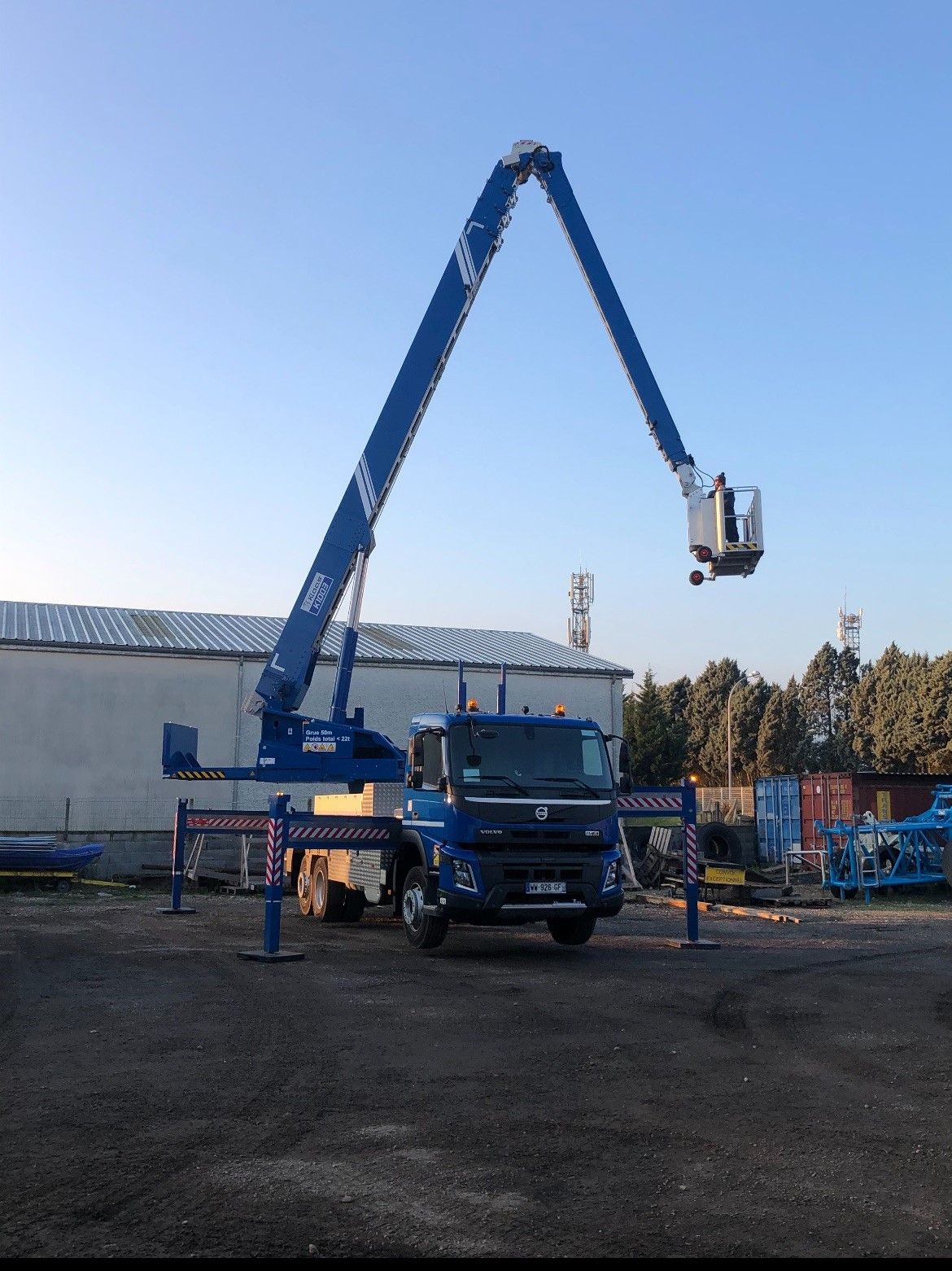 Un camion de type KLAAS 1003
