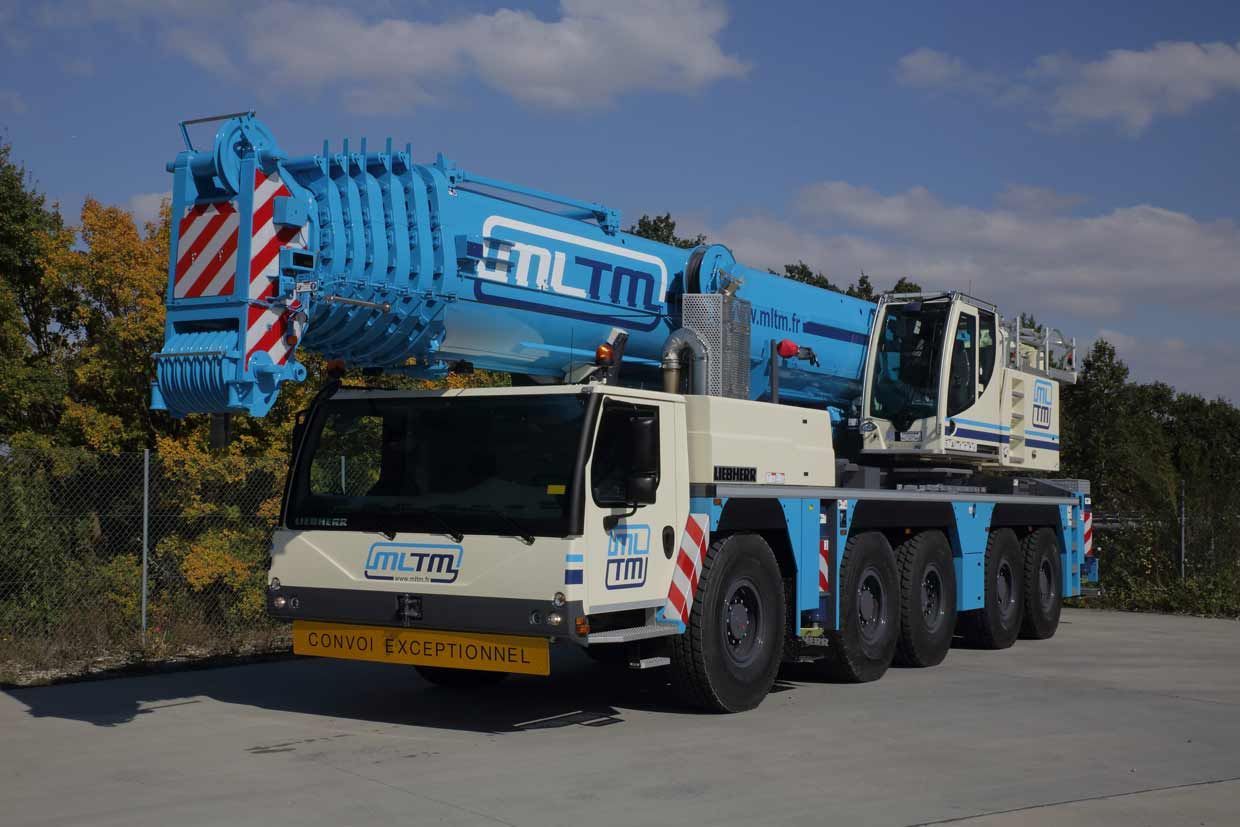 Un camion de type ltm-1300