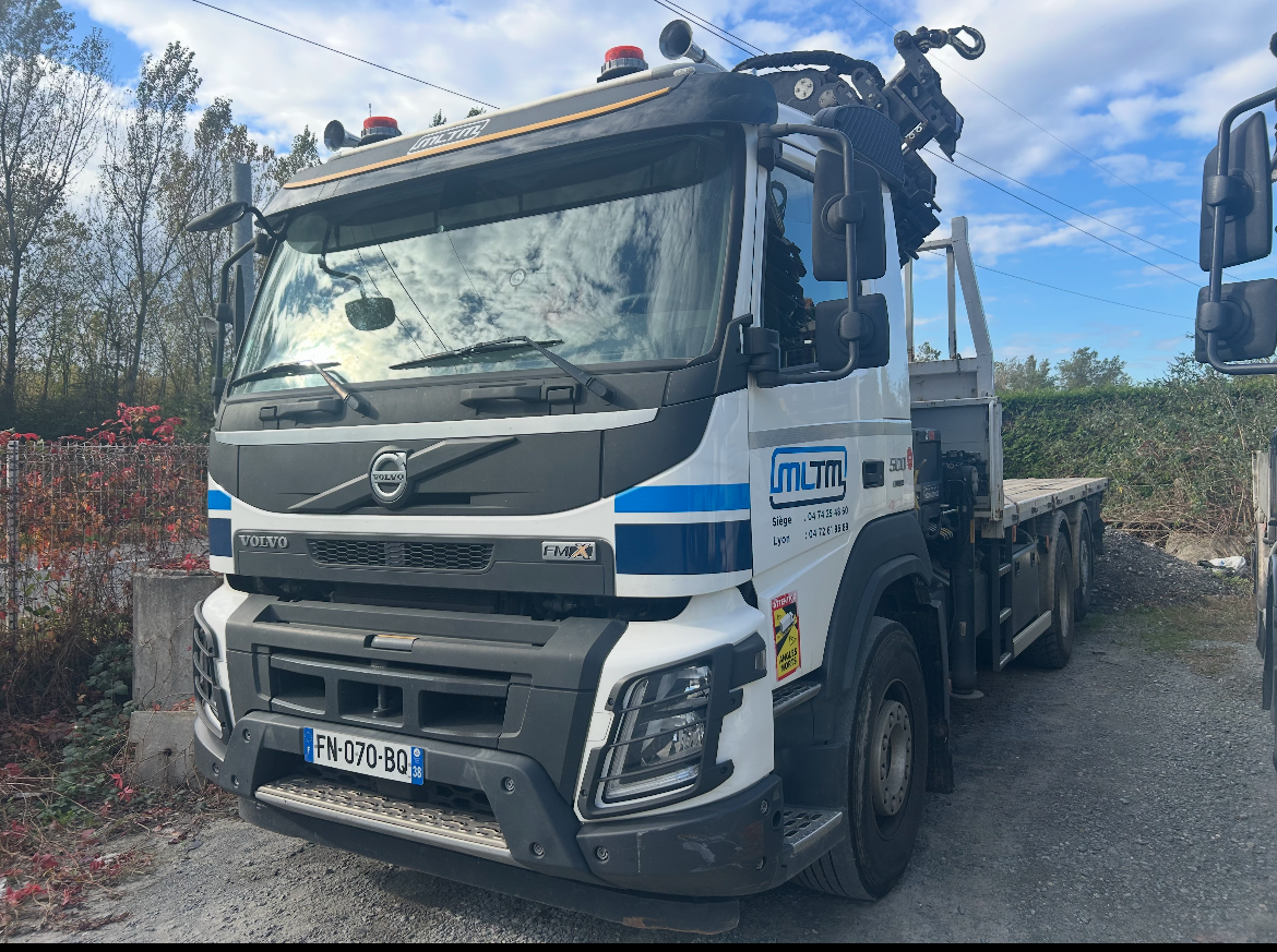 Vue de face d'un camion à bras