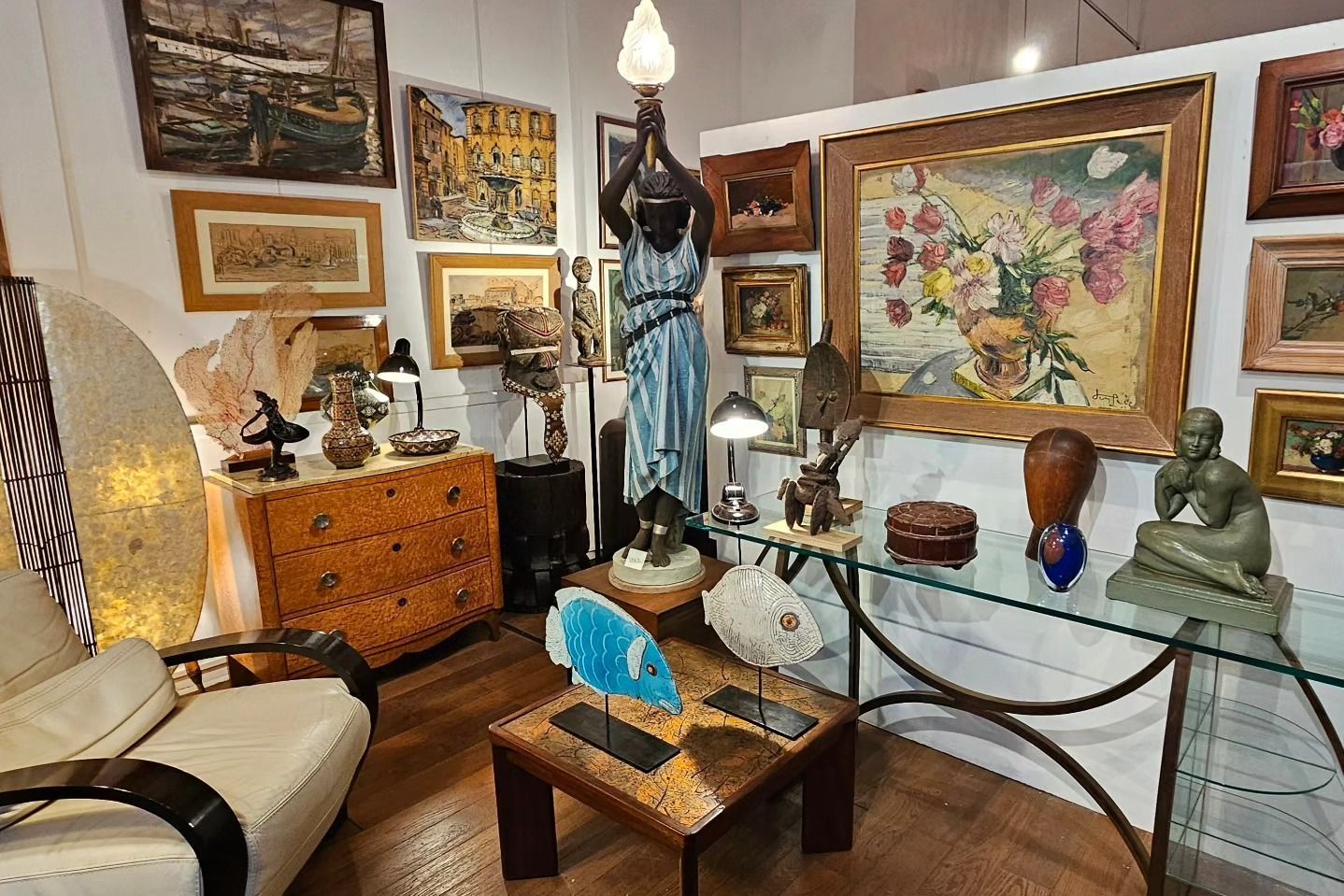 Intérieur de la boutique d'art