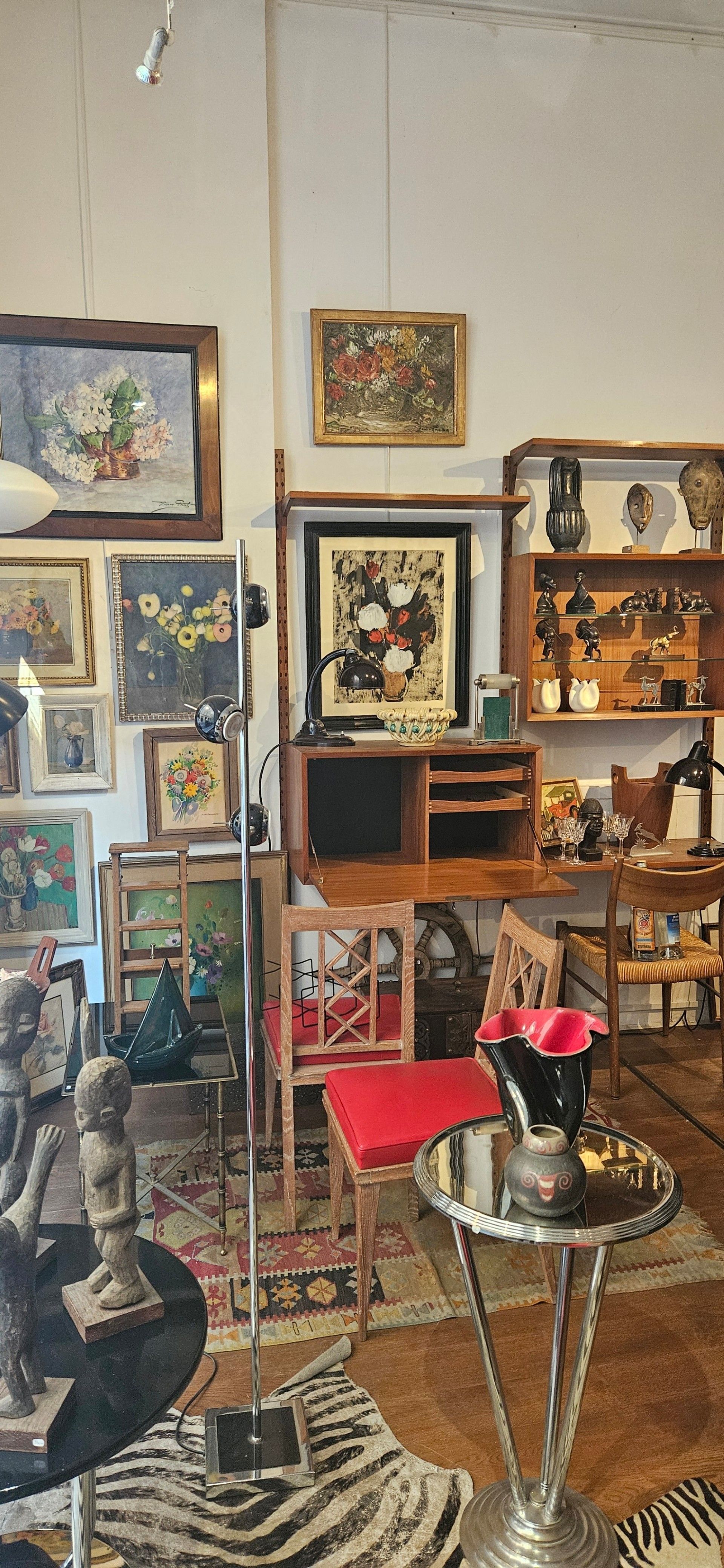 Intérieur de la boutique d'antiquités