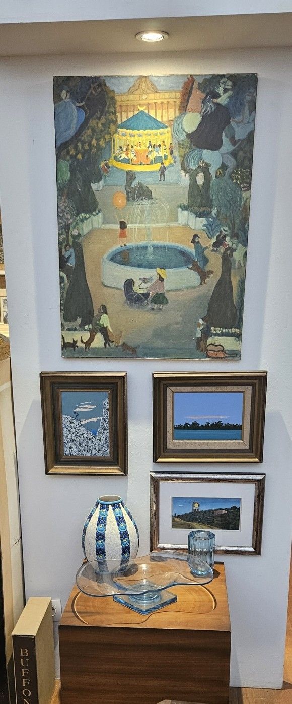 Des tableaux dans la boutique