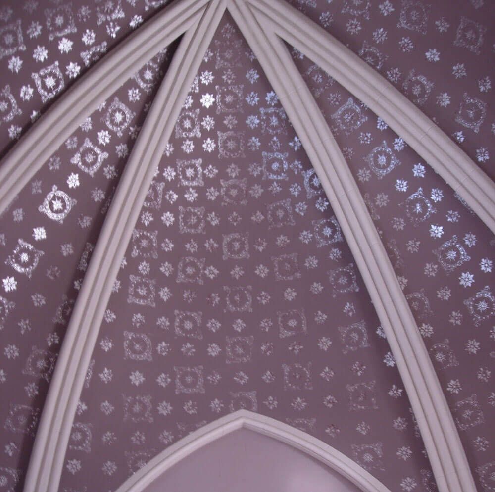 Vergoldung einer Kapellendecke