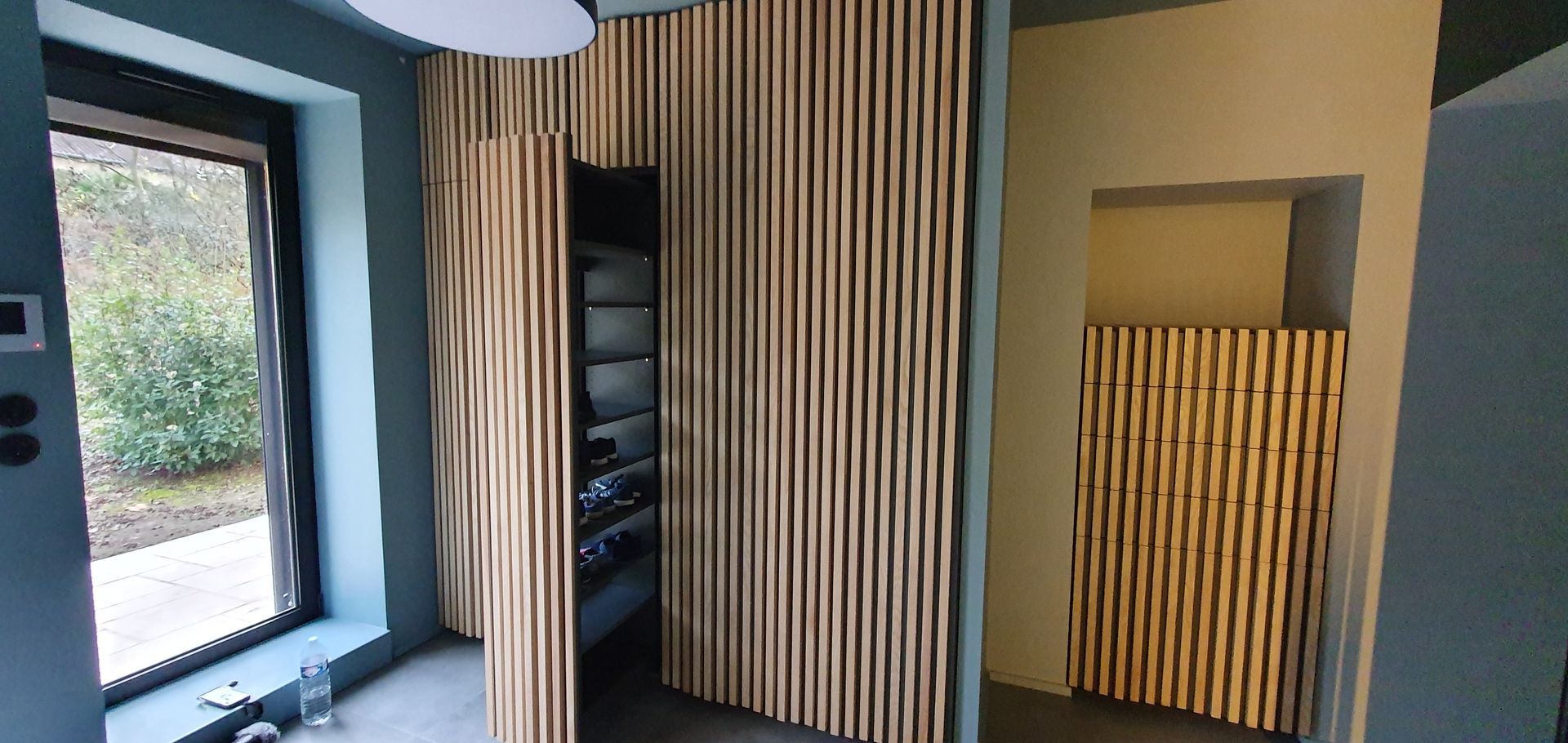 Placard à chaussure en bois sur mesure ouvert