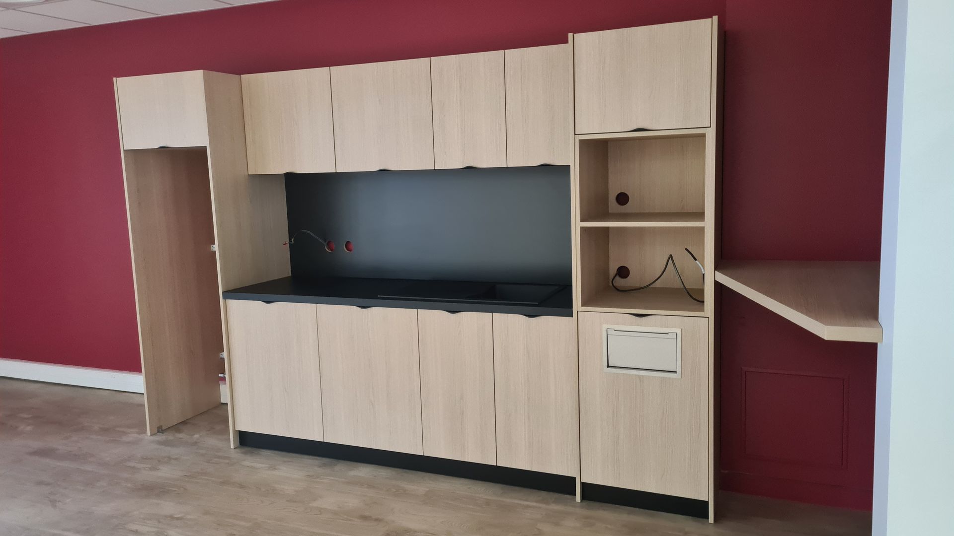 Espace cuisine en bois chez un particulier