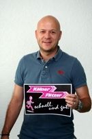 A bald man is holding a sign that says `` schnell wird gut ''.