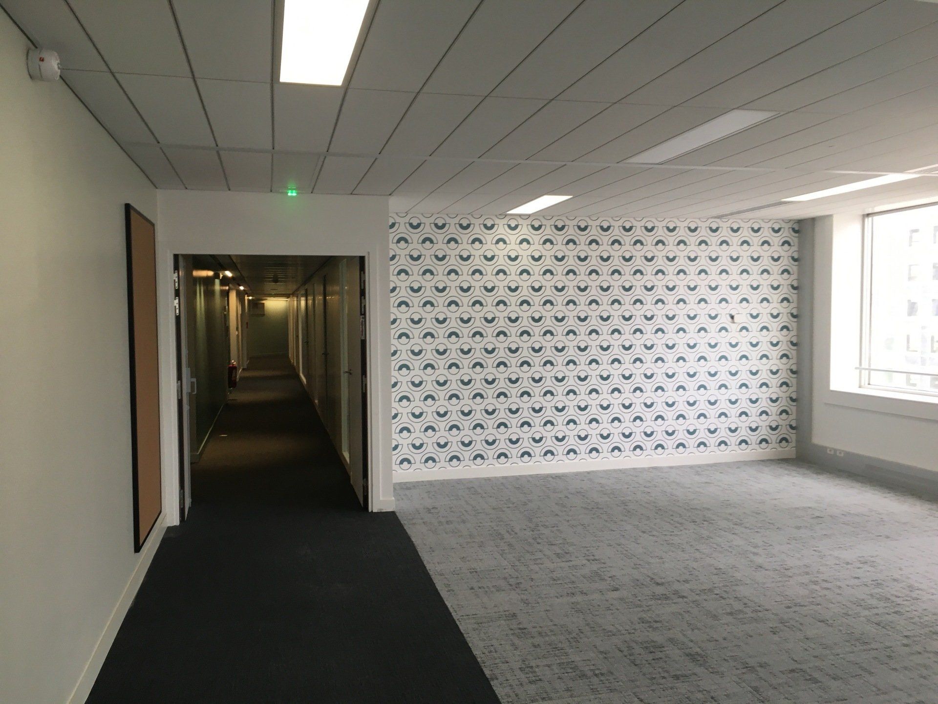 Pose de revêtement mural