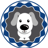 Un perro blanco está sentado en un círculo azul y blanco.