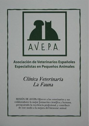 Un cartel para la clínica veterinaria de fauna ave.pa