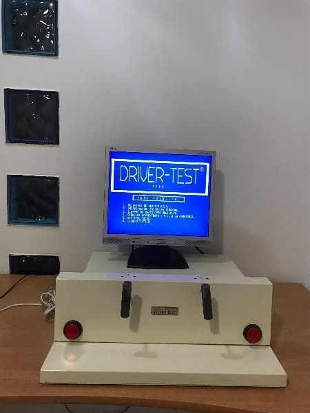 Un monitor de computadora que dice 