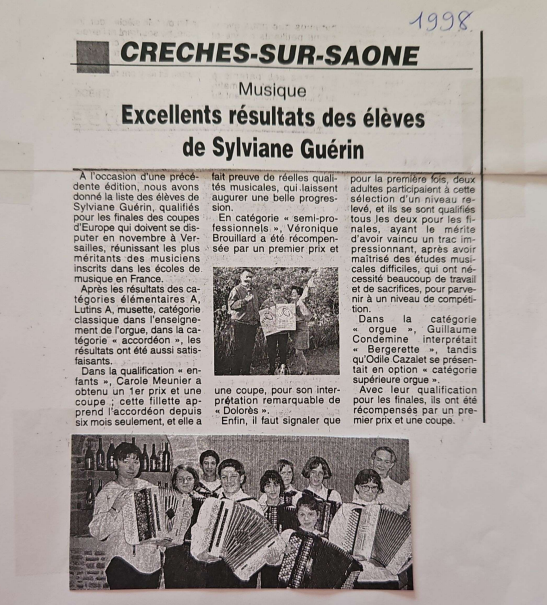 Crèches-Sur-Saône avec le titre Excellents résultats des élèves de Sylviane Guérin et des élèves avec des accordéons.