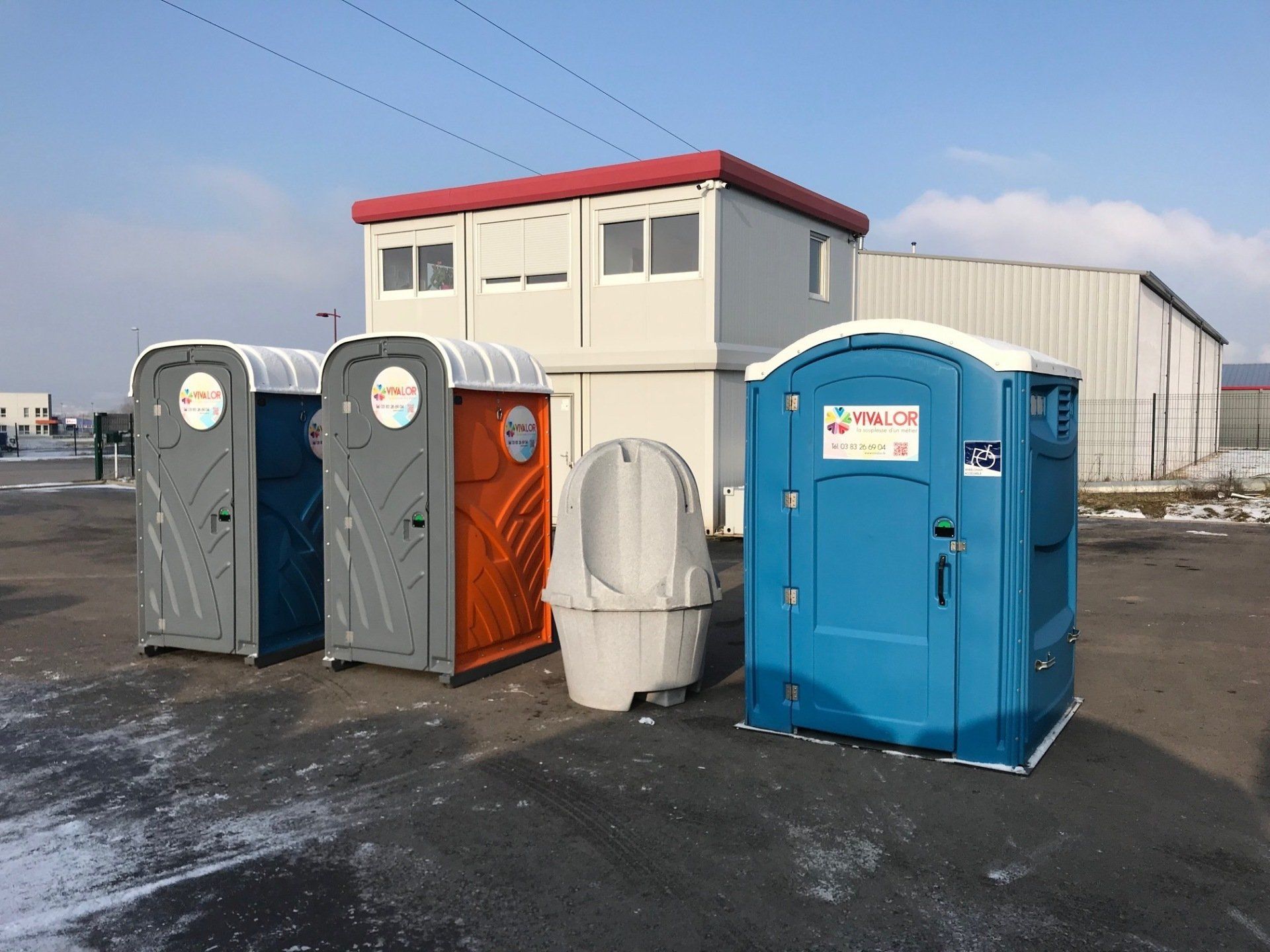 Toilettes et douches mobiles