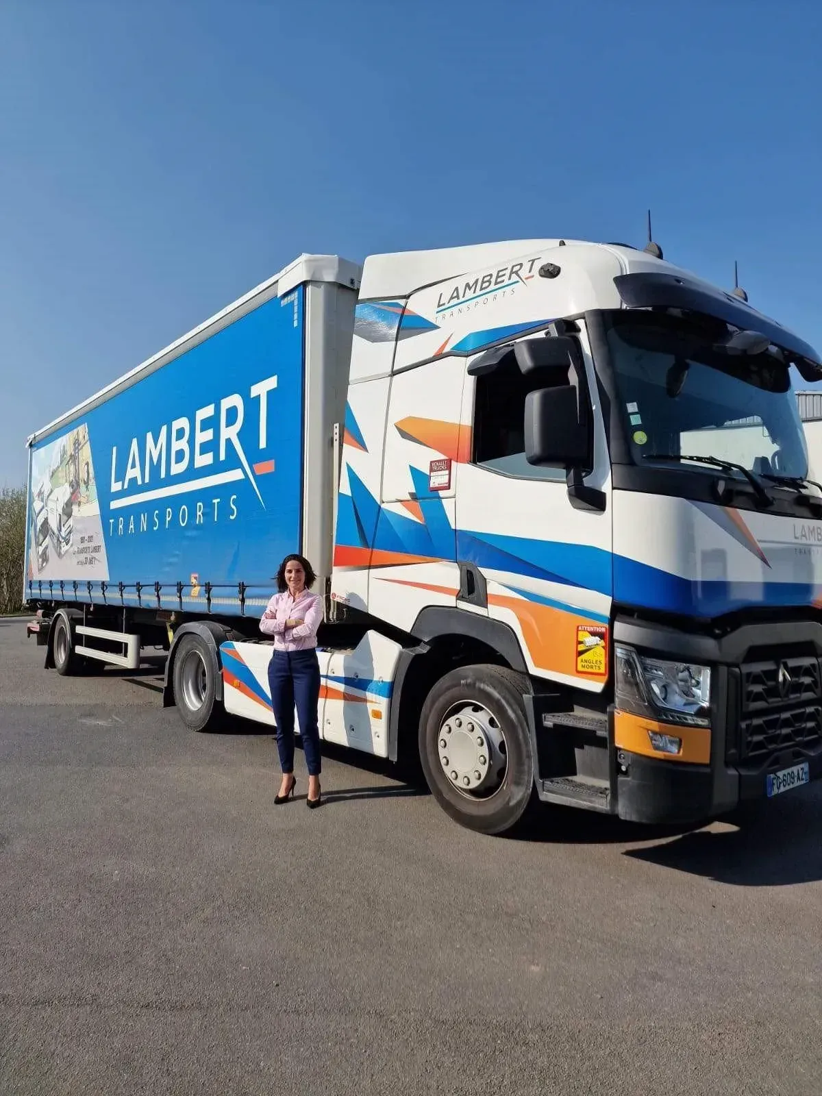 Camion Lambert Transports avec Madame Lambert