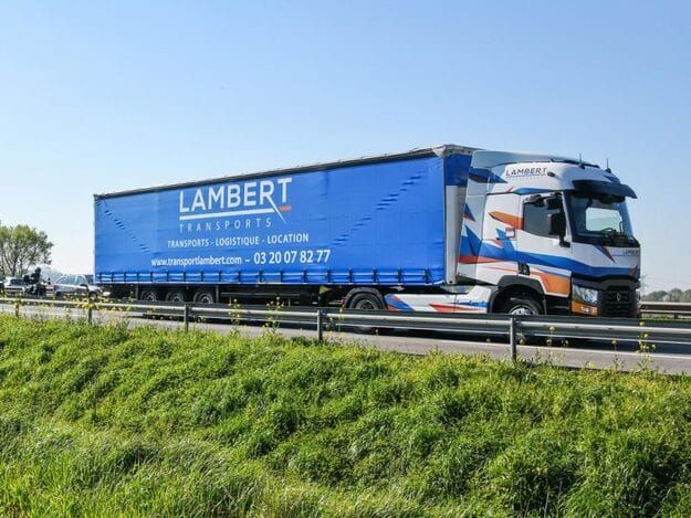Camion transports Lambert avec remorque bleue