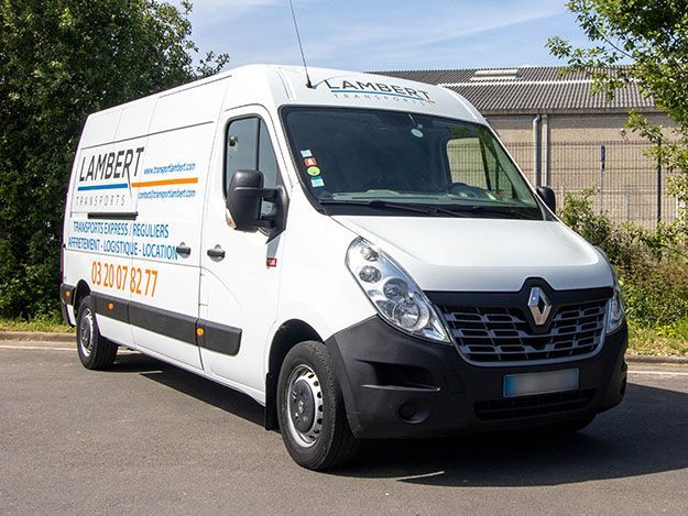 Fourgonnette Transports Lambert sur la route