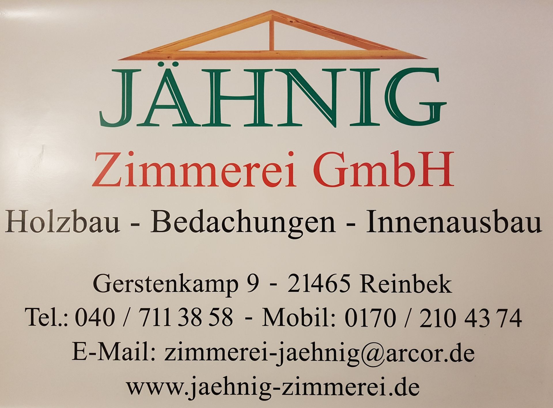 Ein Schild mit der Aufschrift „Jahnig Zimmerei GmbH“