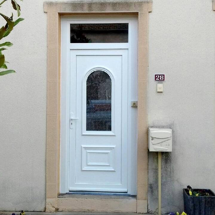 Porte d'entrée en PVC