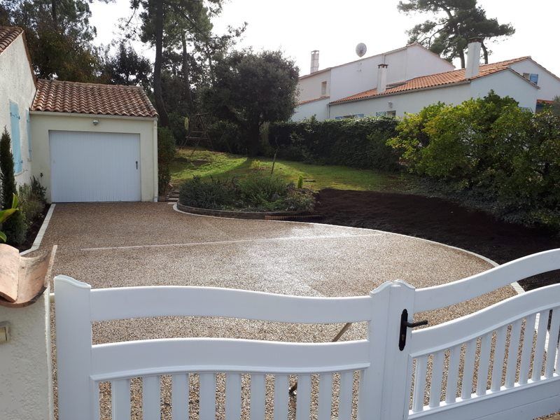 Travaux d'aménagement extérieur, béton lavé