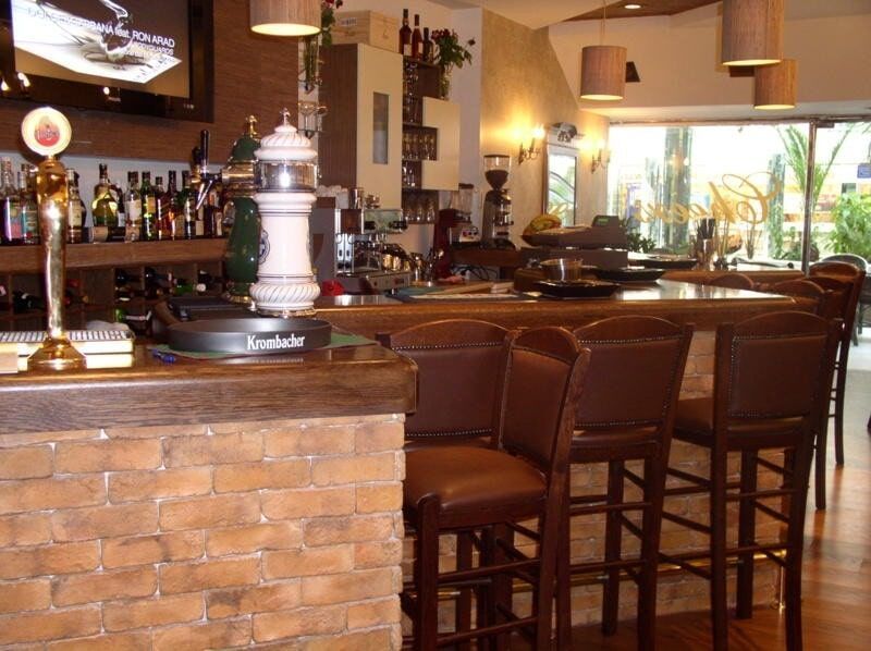 Επιπλώσεις Καταστημάτων
