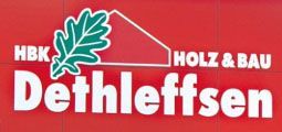 Das Logo für Holz & Bau Dethleffsen zeigt ein grünes Eichenblatt, die Umrisse eines Hauses und weiße Schrift auf rotem Hintergrund.
